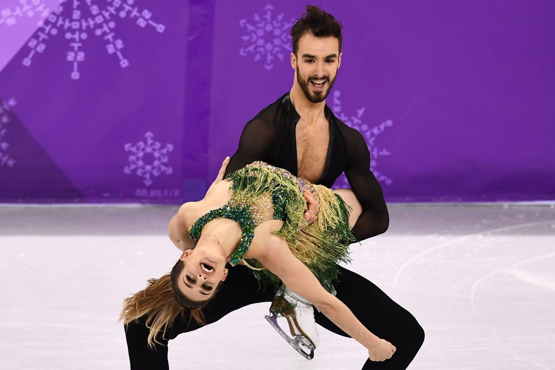 Gabriella Papadakis dançou e o vestido também, mas demais