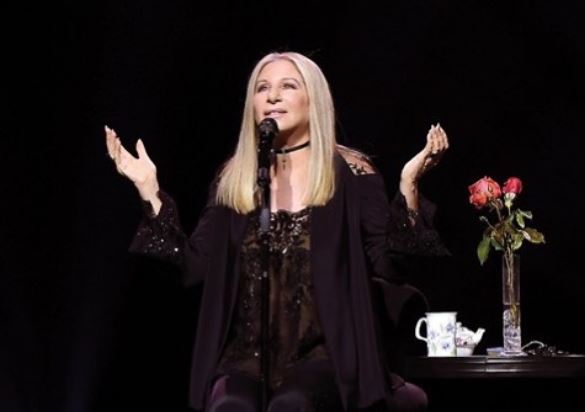 Barbra Streisand clonou (duas vezes) a cadela