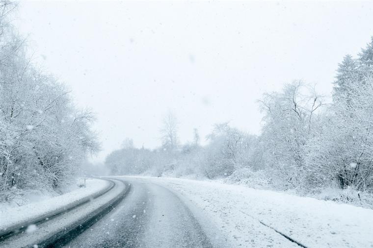 O frio está de volta. Há dois distritos sob aviso amarelo devido à queda de neve