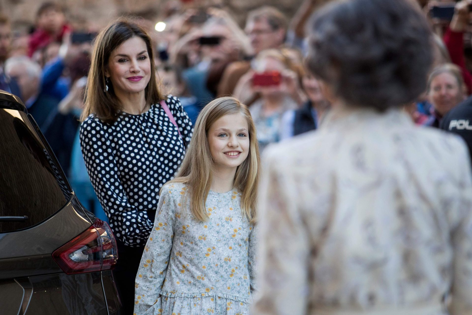 Letizia e Sofia surgem juntas depois de polémica à saída da missa da Páscoa