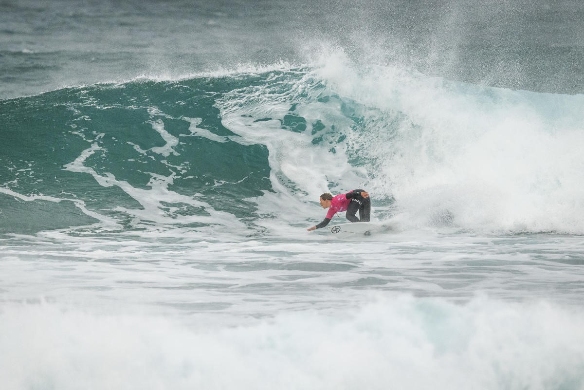 Surf. Camilla Kemp alcançou este domingo o 3.º lugar final no Pro Zarautz