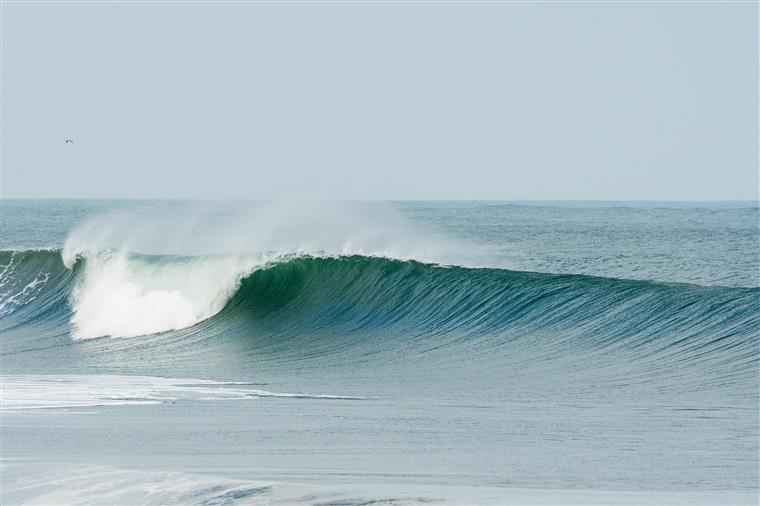 Surfista desaparecido na praia de Carcavelos