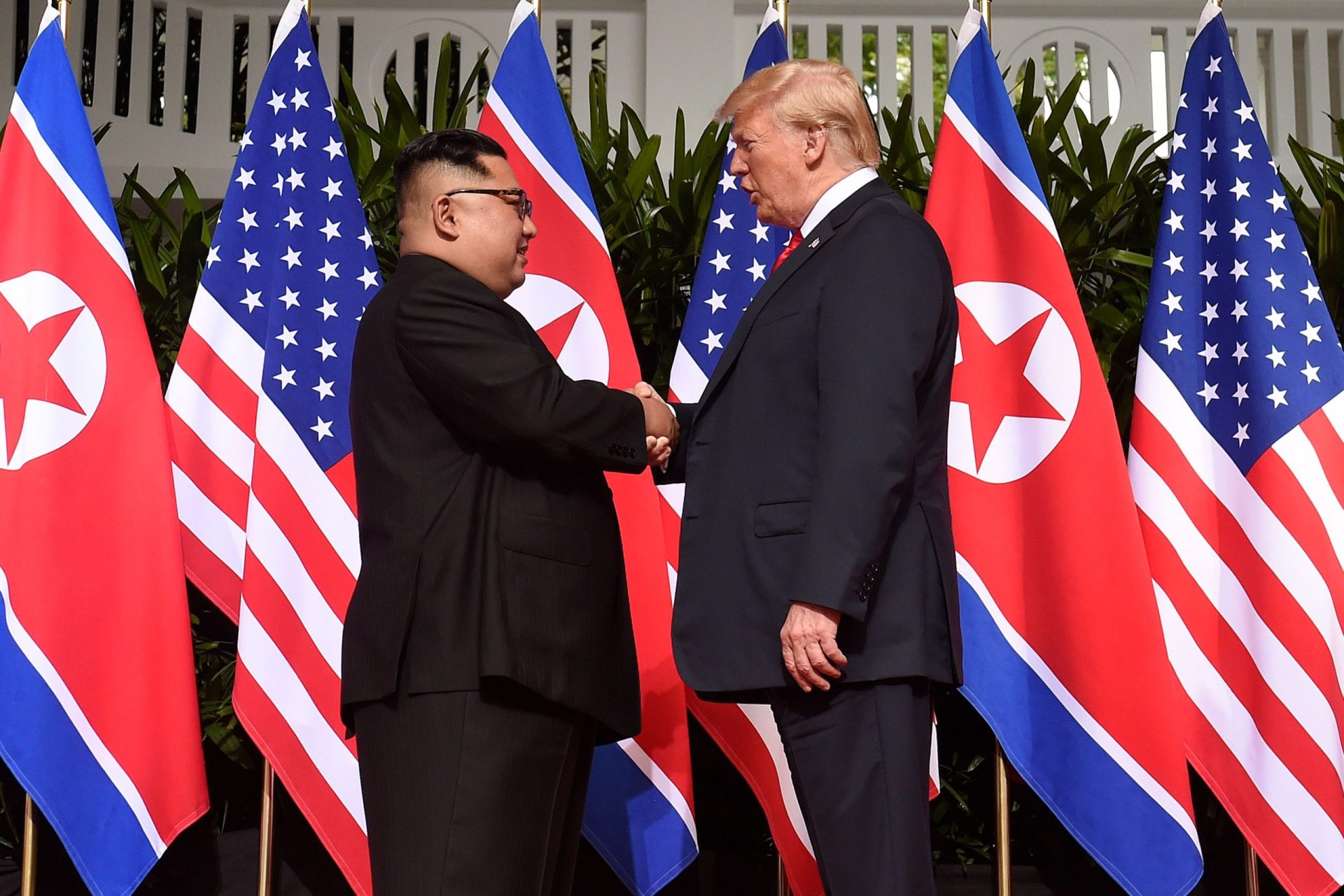 O momento histórico entre Trump e Kim | FOTOGALERIA