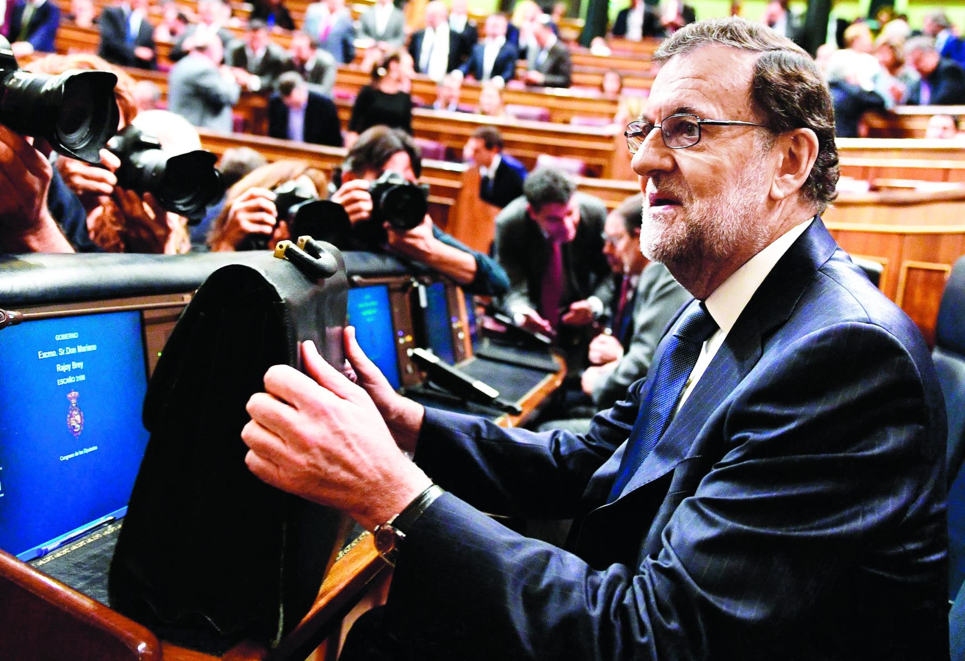 É oficial. Governo de Rajoy caiu