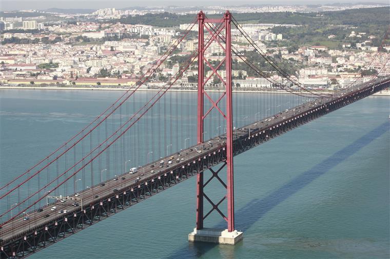 Despiste na Ponte 25 de Abril condiciona a circulação no sentido Sul-Norte