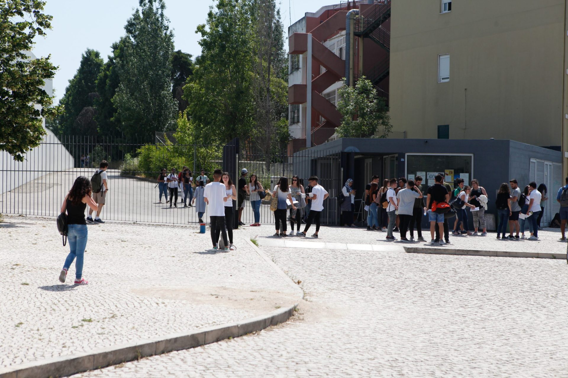 Atraso na publicação das notas pode pôr em causa “continuidade dos estudos dos alunos”