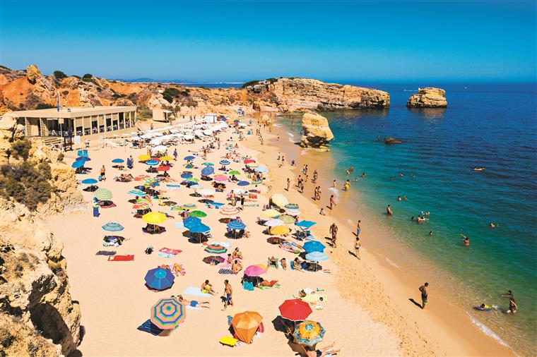 Há uma nova bandeira nas praias portuguesas