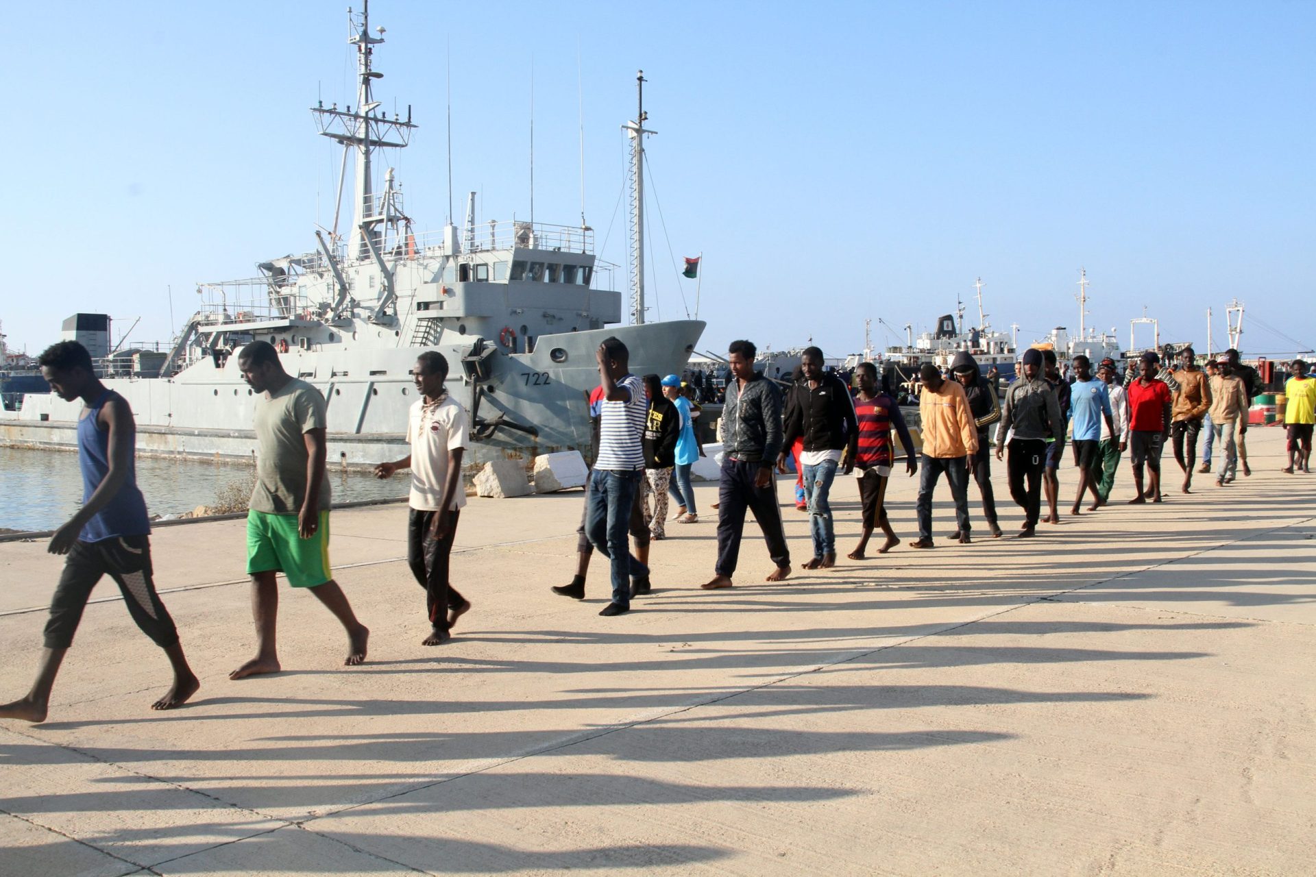 Mais de 100 migrantes desaparecidos após naufrágio ao largo da costa da Líbia