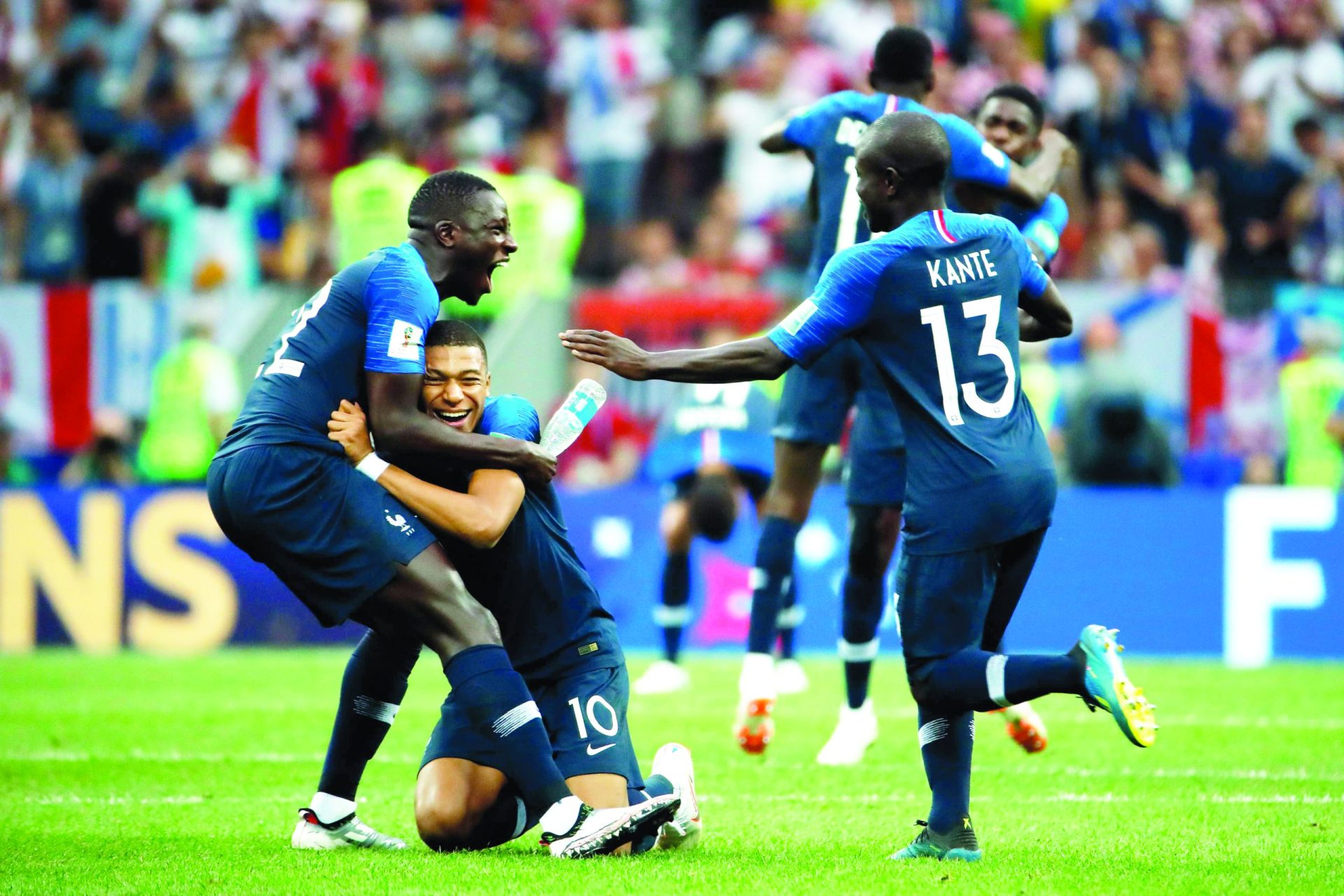 Mundial. Dona França e os seus Galos Negros