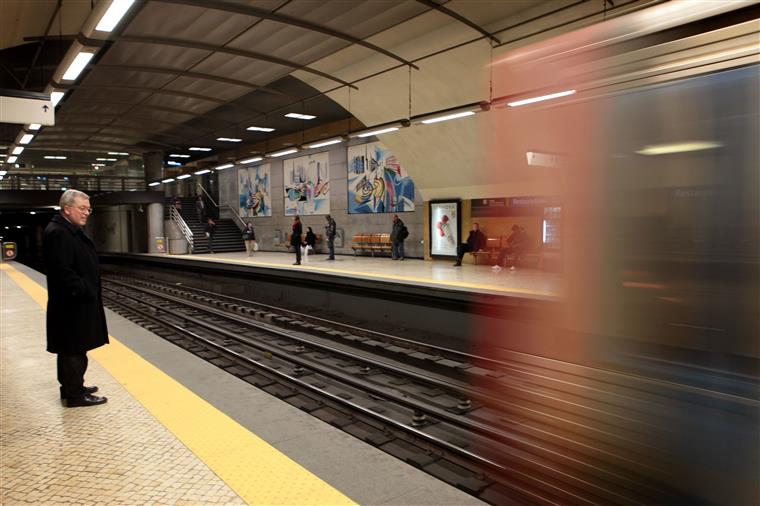 Linha azul do metro interrompida