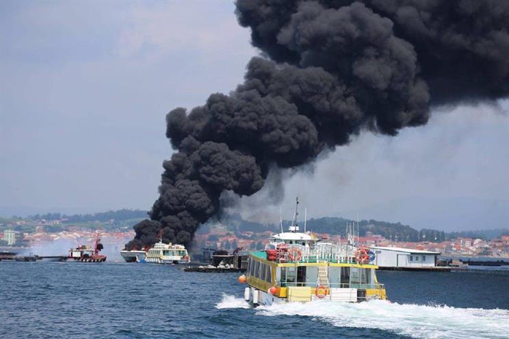 Galiza. Incêndio em barco que transportava 48 pessoas faz vários feridos