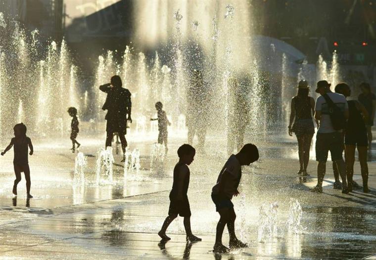 Atenção. Calor coloca 13 distritos em alerta laranja