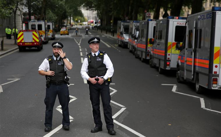 Westminster. Autoridades britânicas realizam buscas em três moradas, depois de ataque