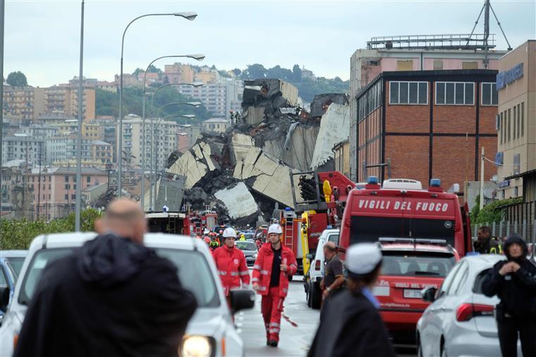 Génova. Autoridades realizam buscas para encontrar sobreviventes nos escombros da ponte de colapsou