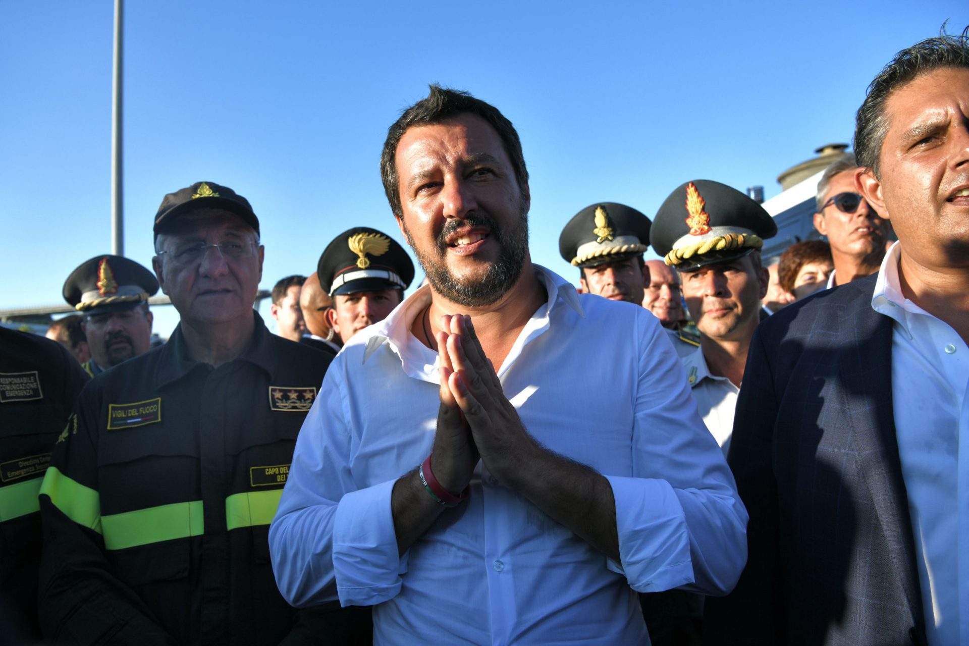 Ministro do Interior italiano diverte-se em festa no dia em que ponte em Génova calapsou | Foto