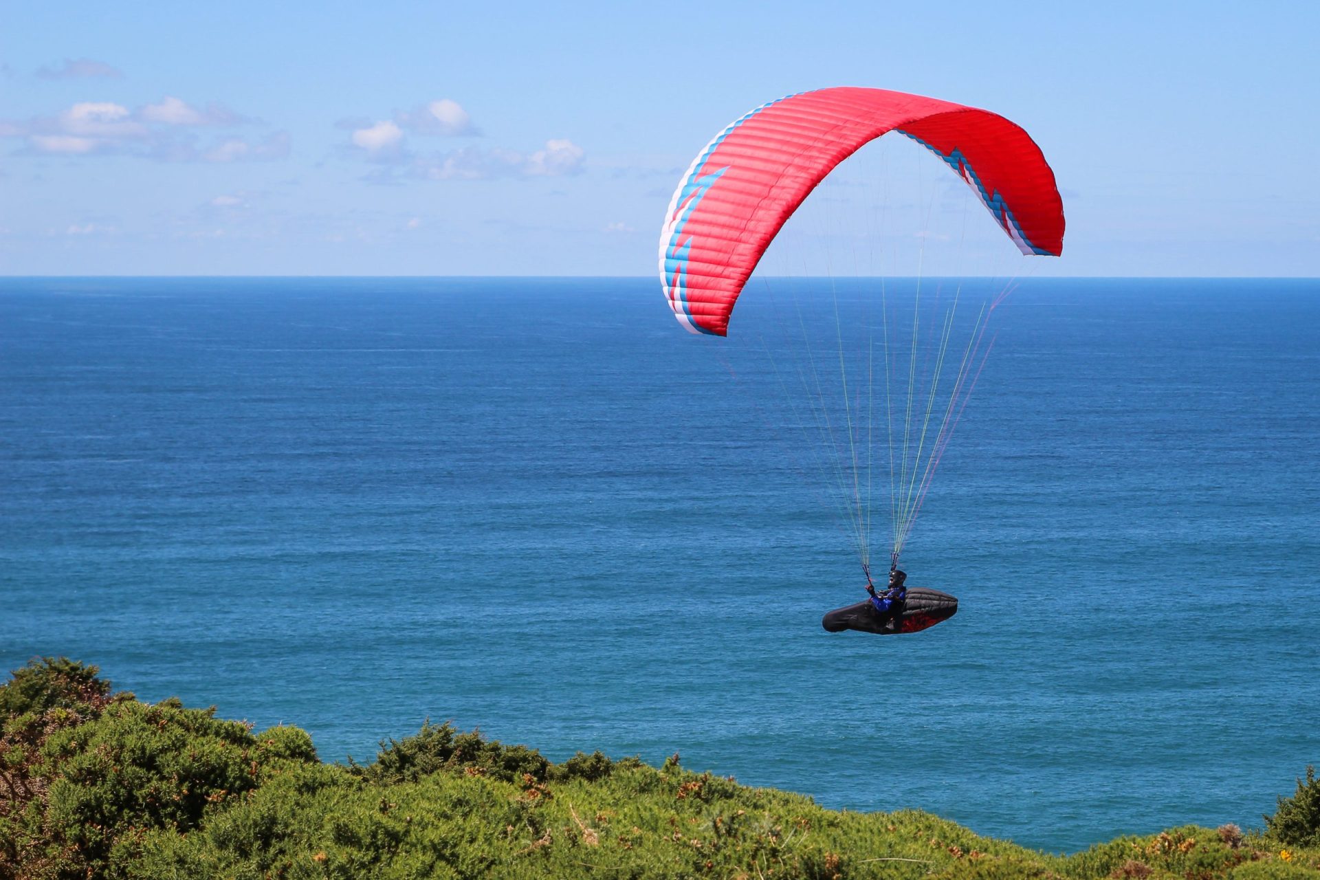 Homem cai de parapente em praia de Torres Vedras