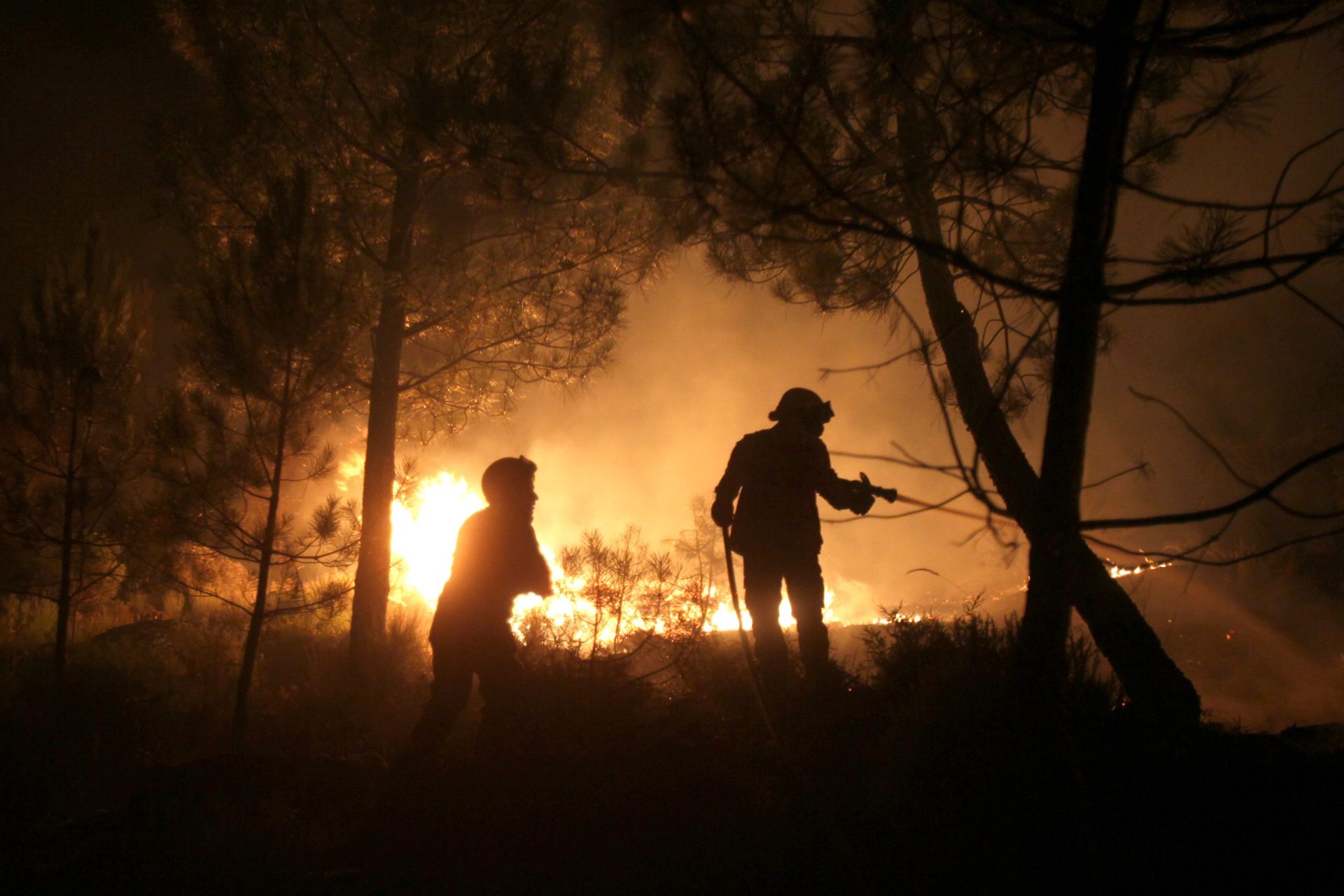 Incêndio. Interior com risco entre o máximo e o elevado