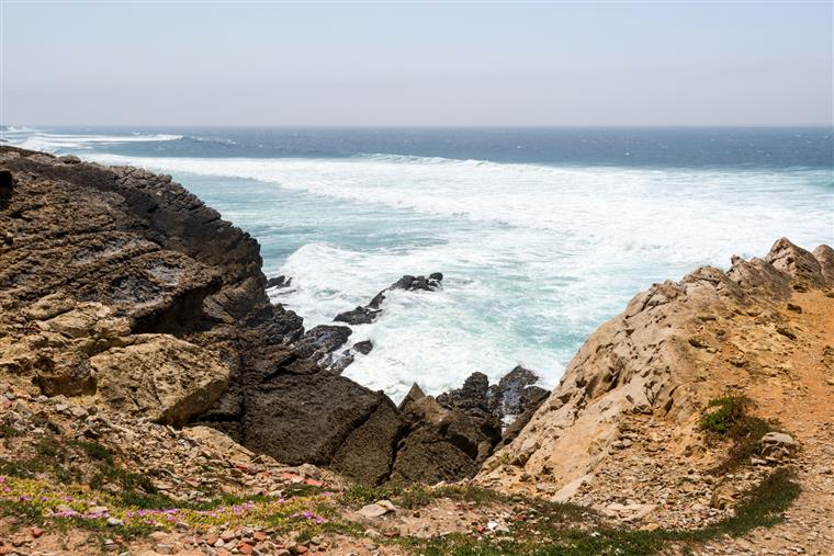 Retiradas hoje quatro pessoas do mar em praia do Algarve