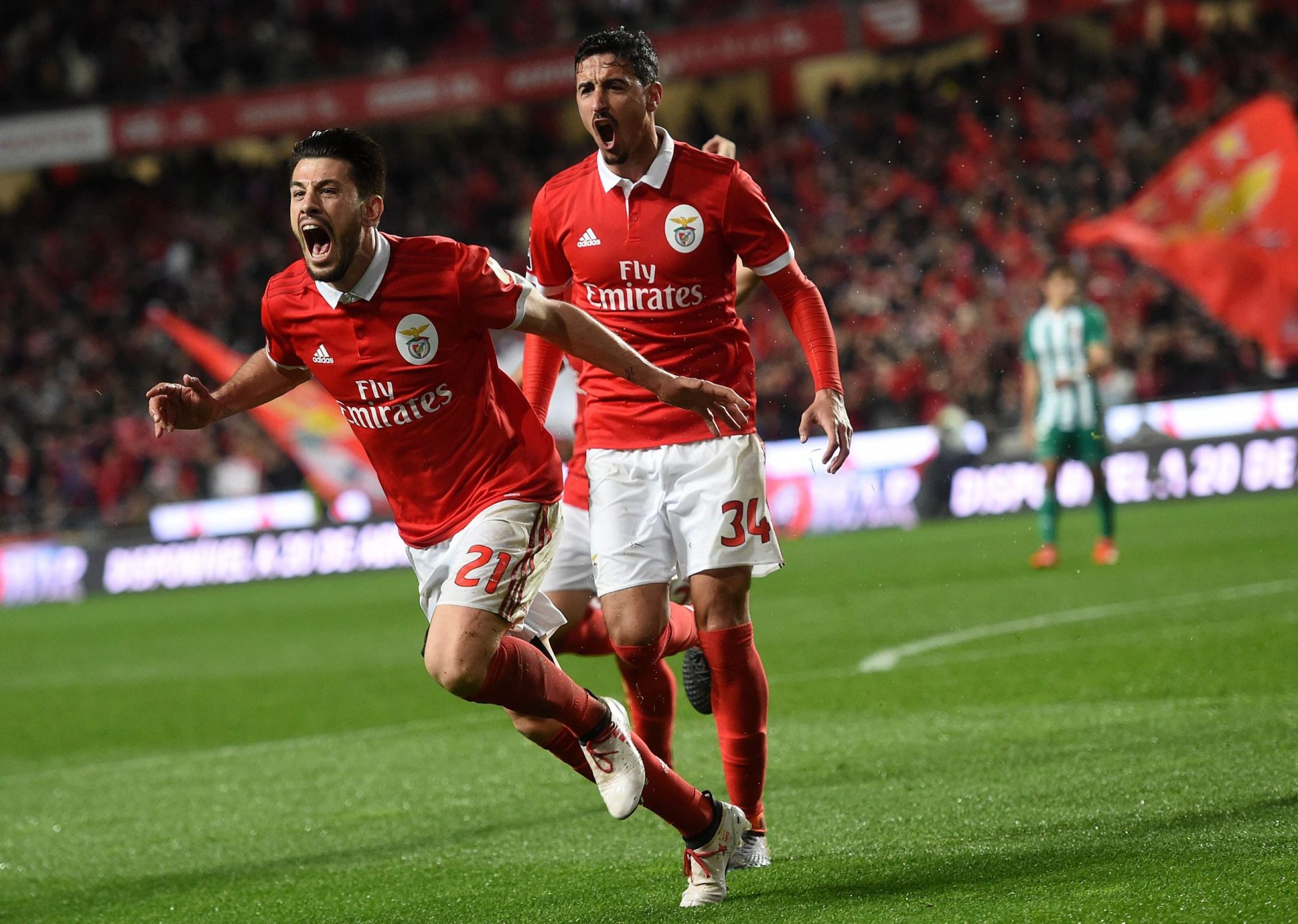 Benfica goleia Paok por 4-1