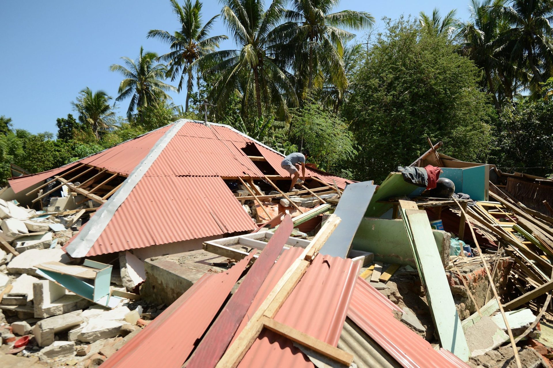 Terra voltou a tremer na Indonésia