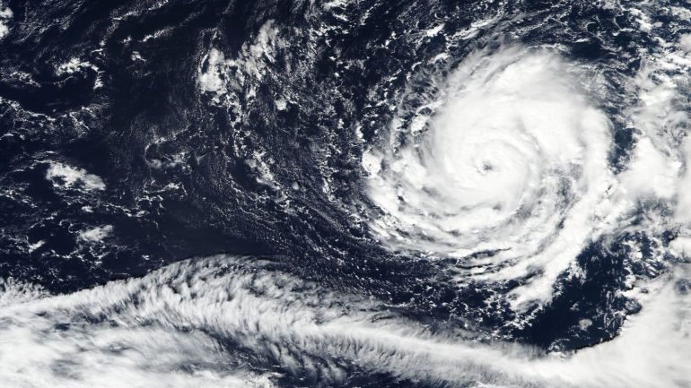 Furacão Helene deverá atingir arquipélago dos Açores já este sábado