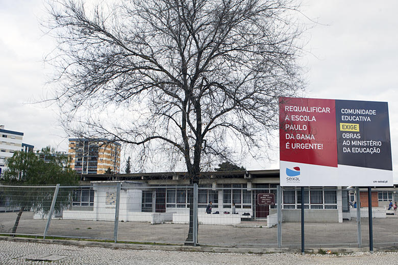 Seixal. Rapaz de 14 anos esfaqueado numa escola na Amora