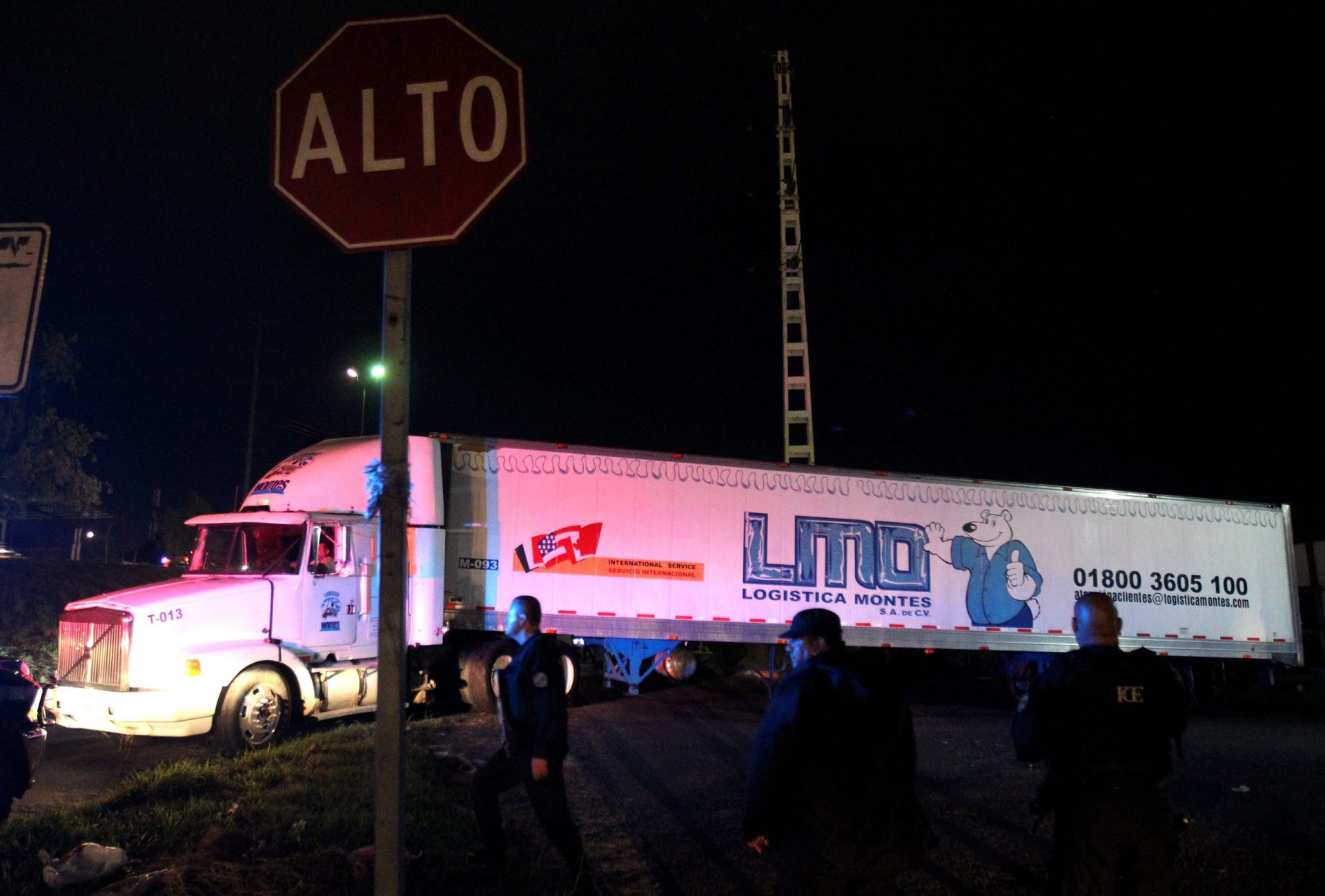 México. Mais de 150 corpos encontrados dentro de camião abandonado