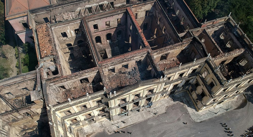 Museu Nacional do Brasil. Missão da Unesco quer usar impressoras 3D para recriar peças ardidas