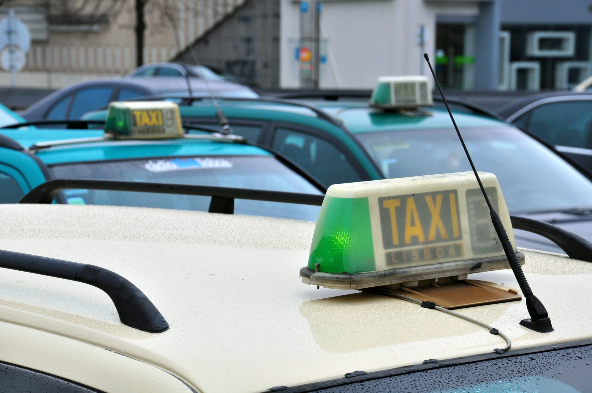 Protesto. Mais de uma centena de taxistas estavam concentrados na Praça dos Restauradores às 07h00