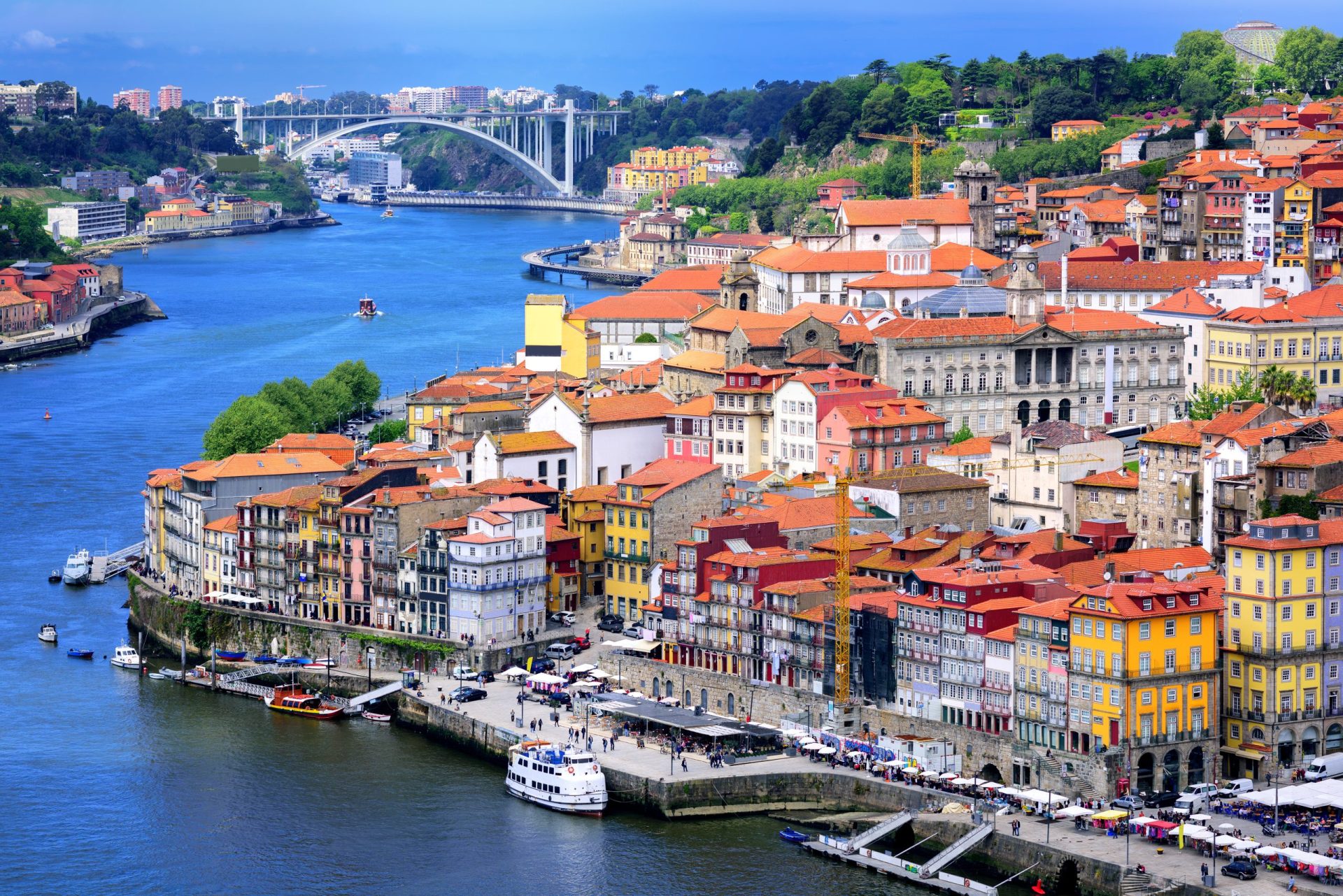 Porto. Universitários dormem na rua para alertar para falta de alojamento