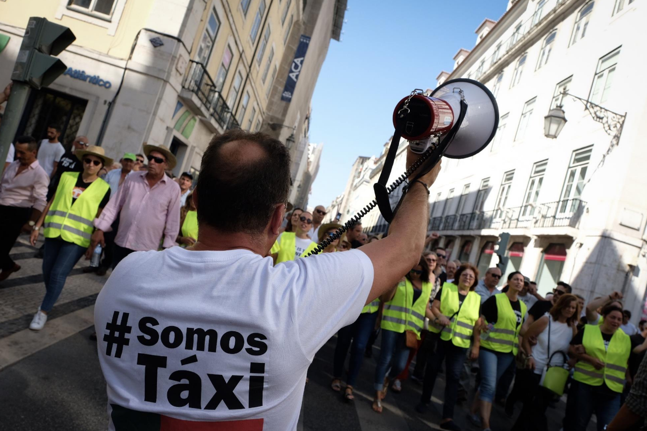 Taxistas criticam Medina. “Infelizmente, faz-se de morto”