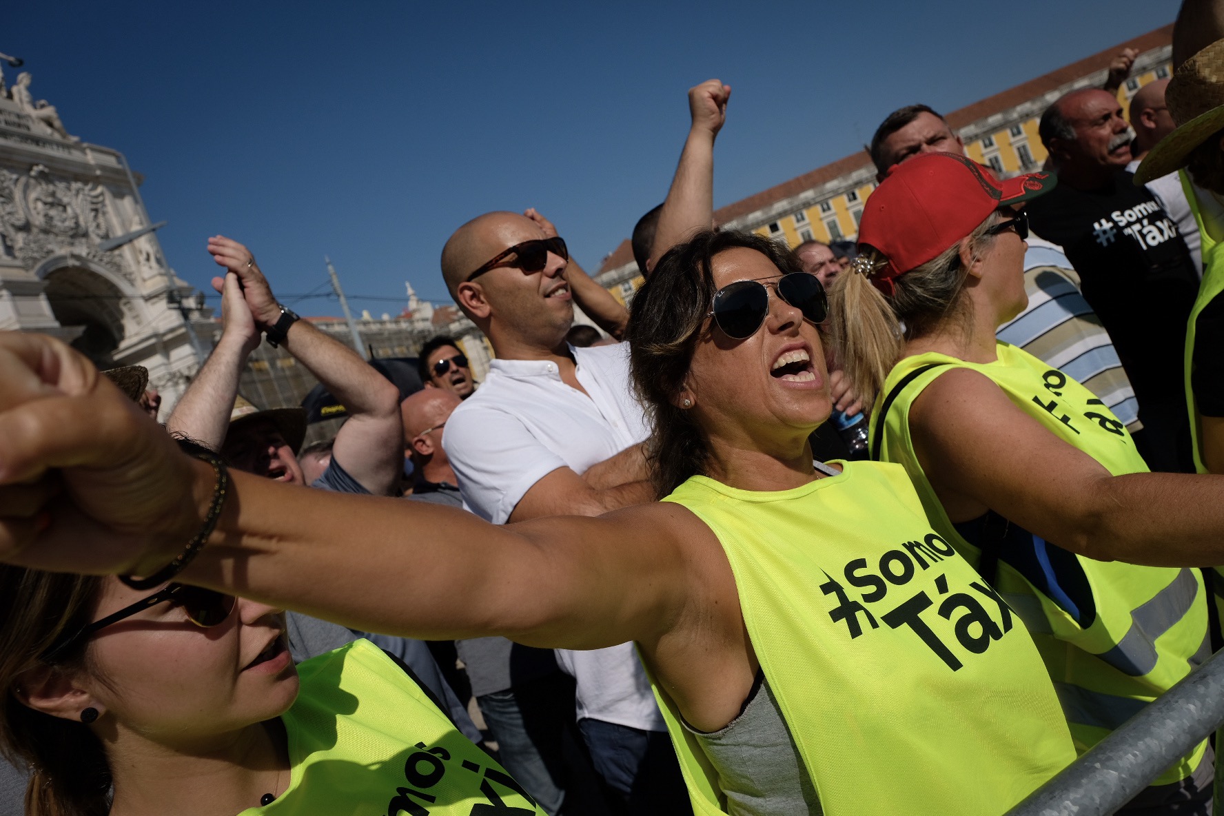 Taxistas vão em protesto até à Assembleia da República