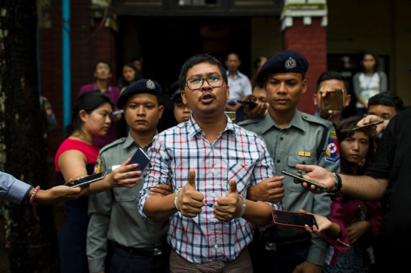 Myanmar. Jornalistas da Reuters condenados a sete anos de prisão por “violação do segredo de Estado”