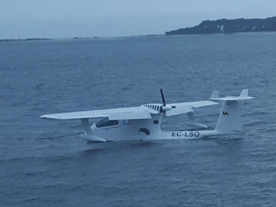 Avioneta faz amaragem no rio Minho em Caminha