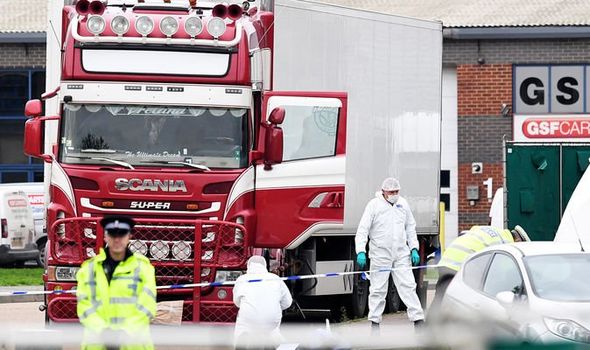Viagem de camião até Inglaterra pode ter custado mais de 30 mil euros a cada vítima chinesa
