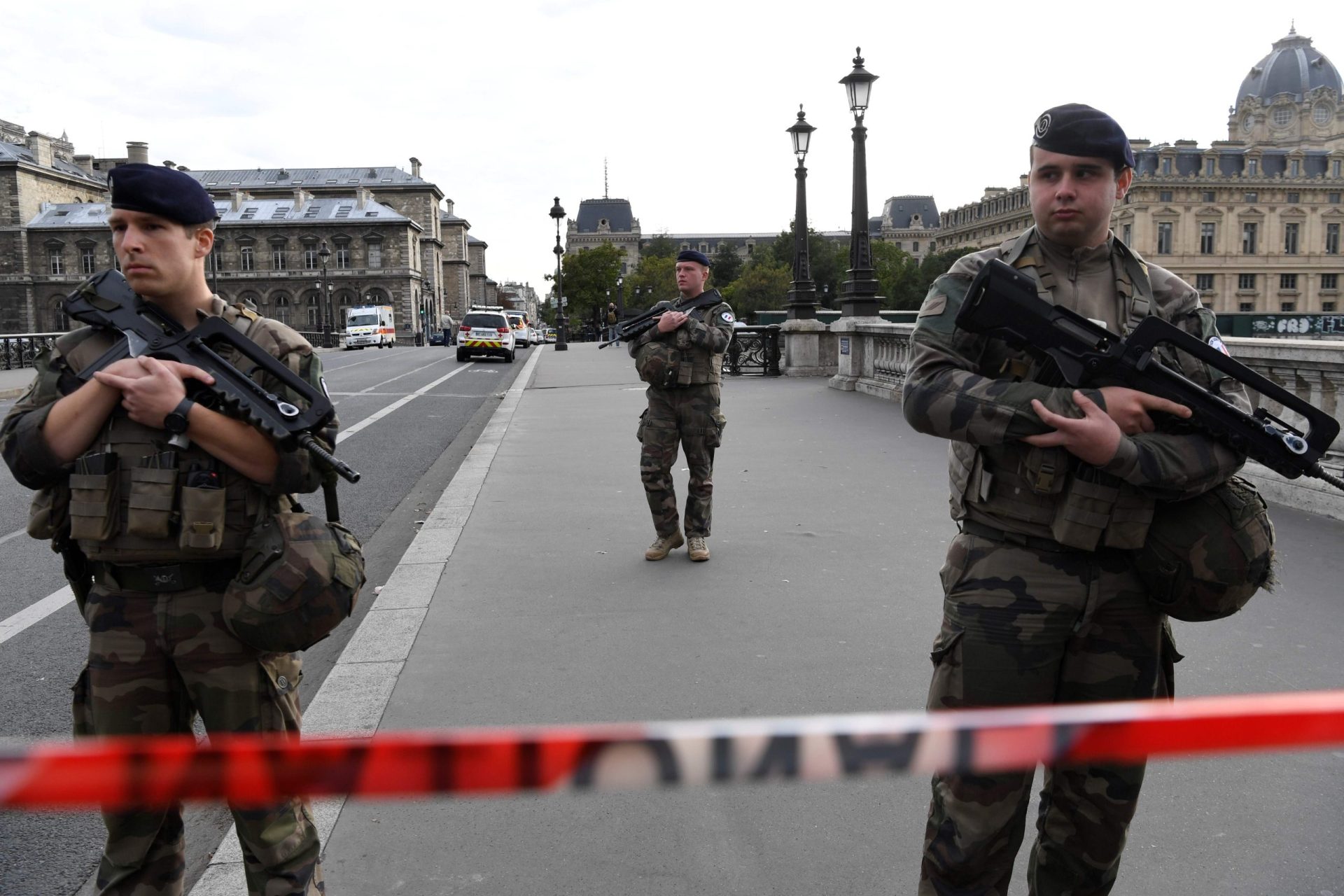 Paris. Atacante de esquadra tinha-se convertido ao Islão há 18 meses