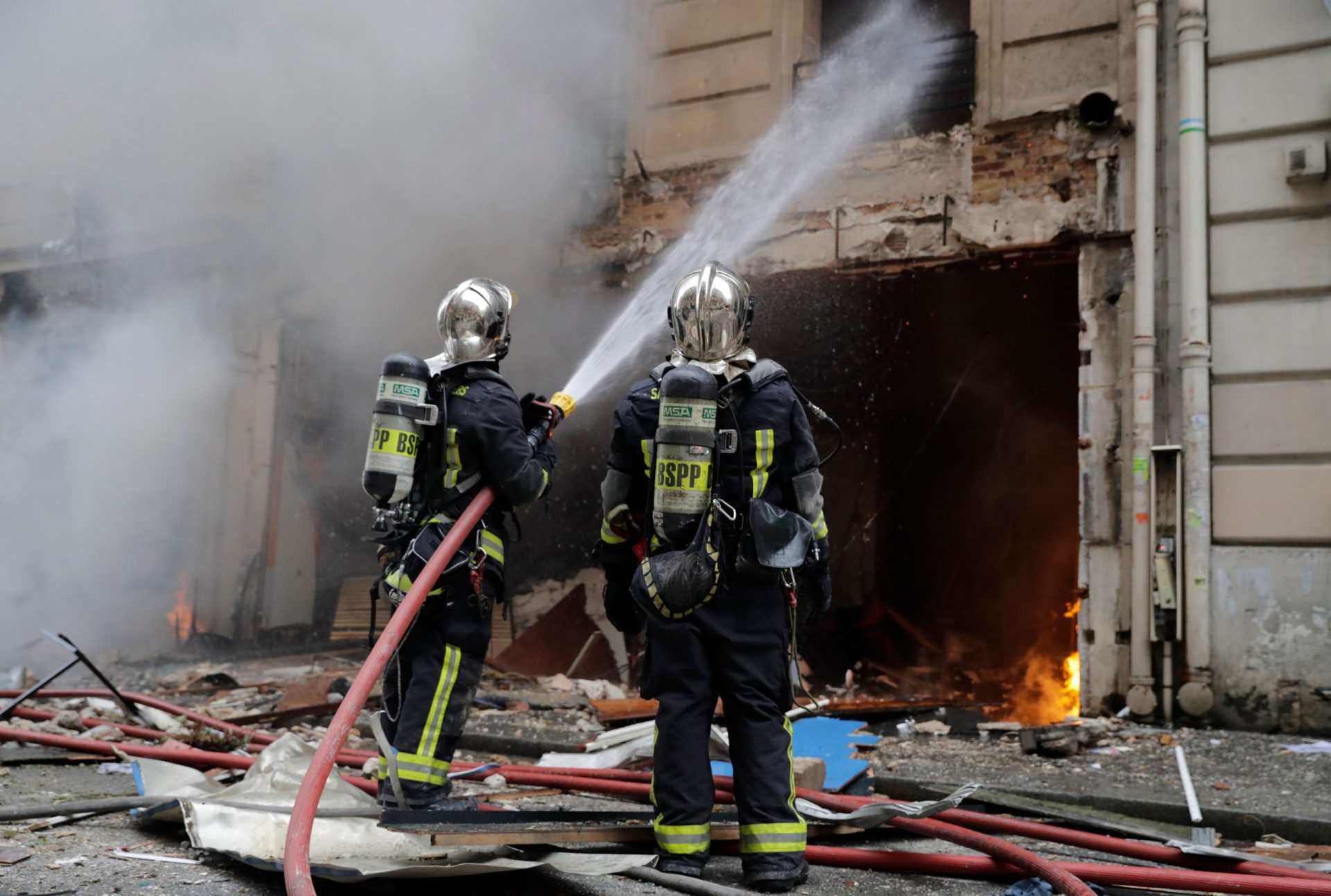 Explosão em Paris faz vários mortos e mais de 40 feridos