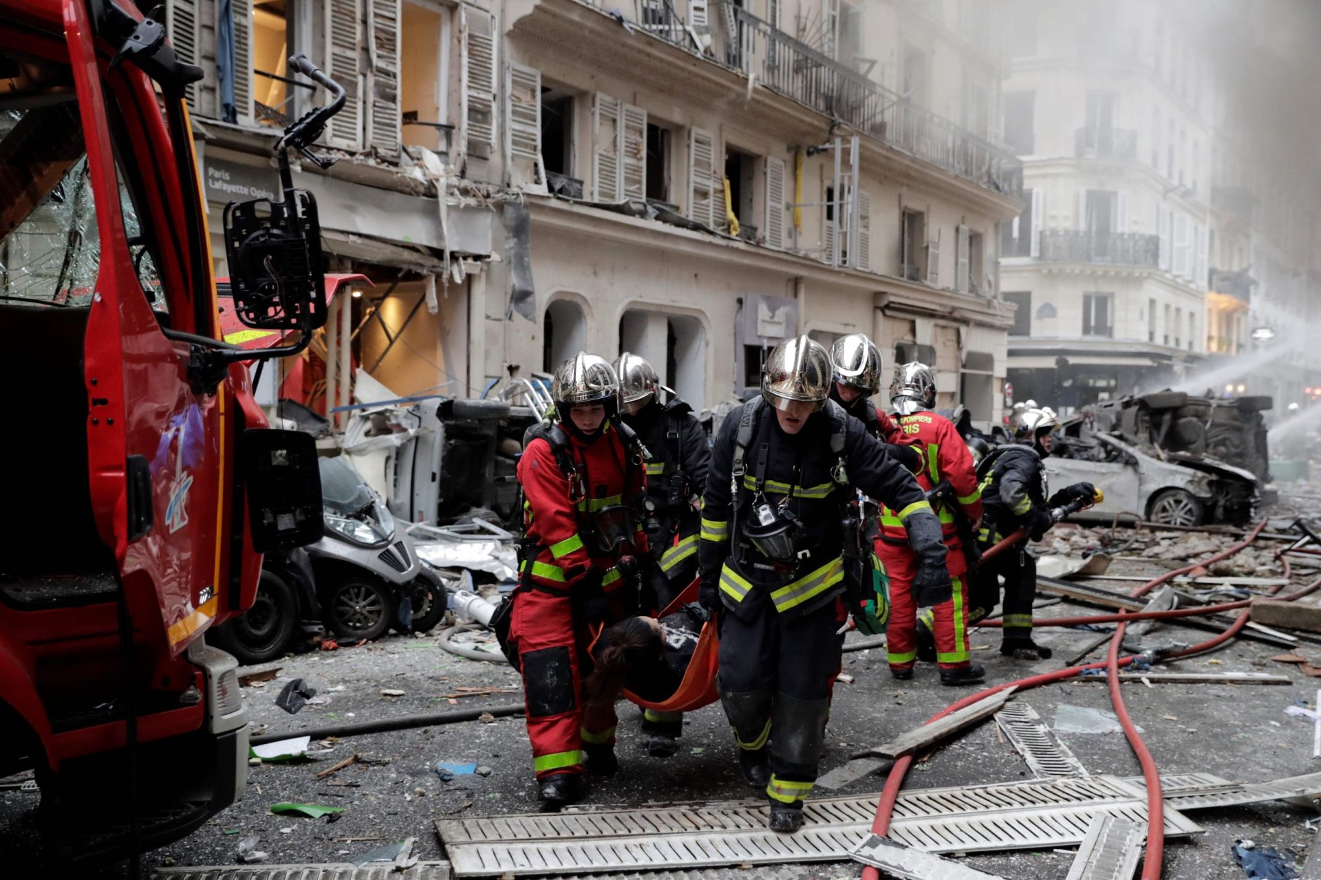 Explosão no centro de Paris destroi pastelaria | Fotogaleria