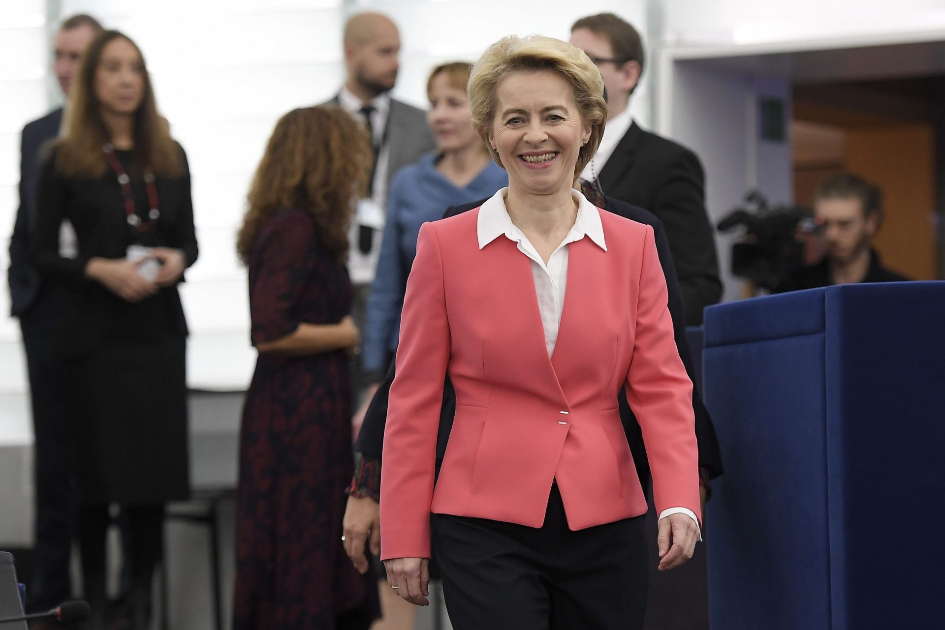 Parlamento Europeu aprova Comissão de Ursula Von der Leyen