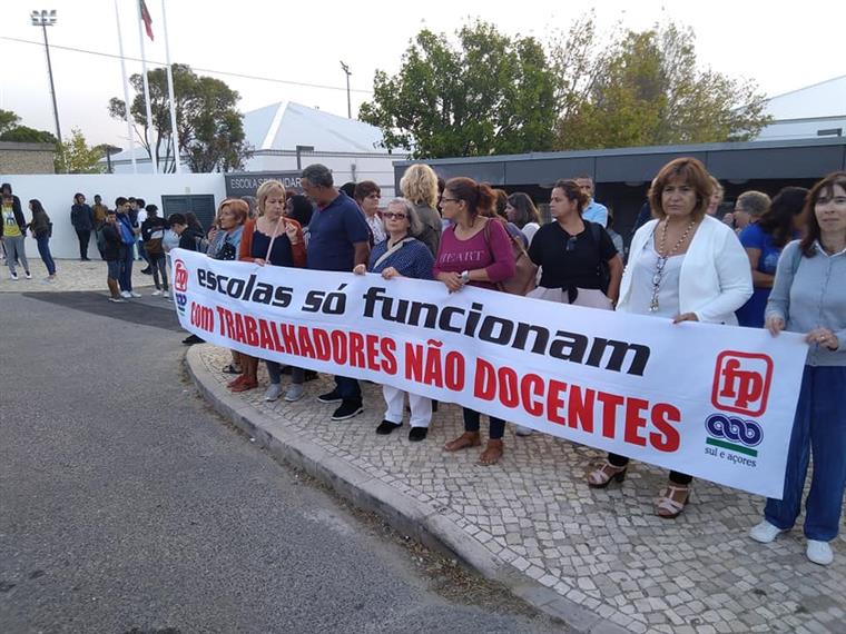 Funcionários. Greve encerrou 90% das escolas