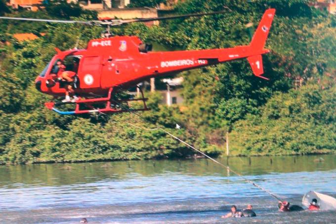 Rio de Janeiro. Helicóptero da polícia brasileira cai na Baía de Guanabara