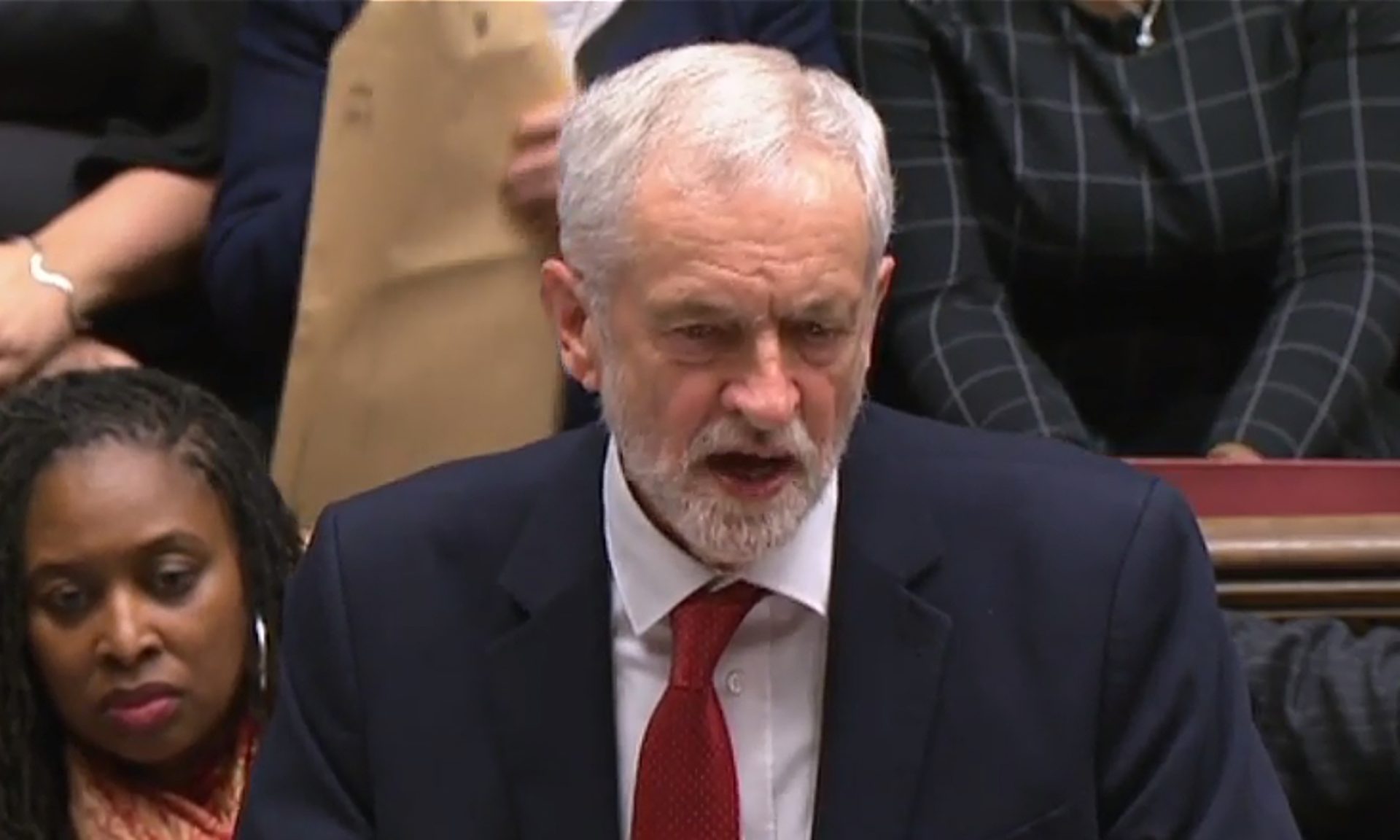 Brexit. Corbyn avança com moção de censura