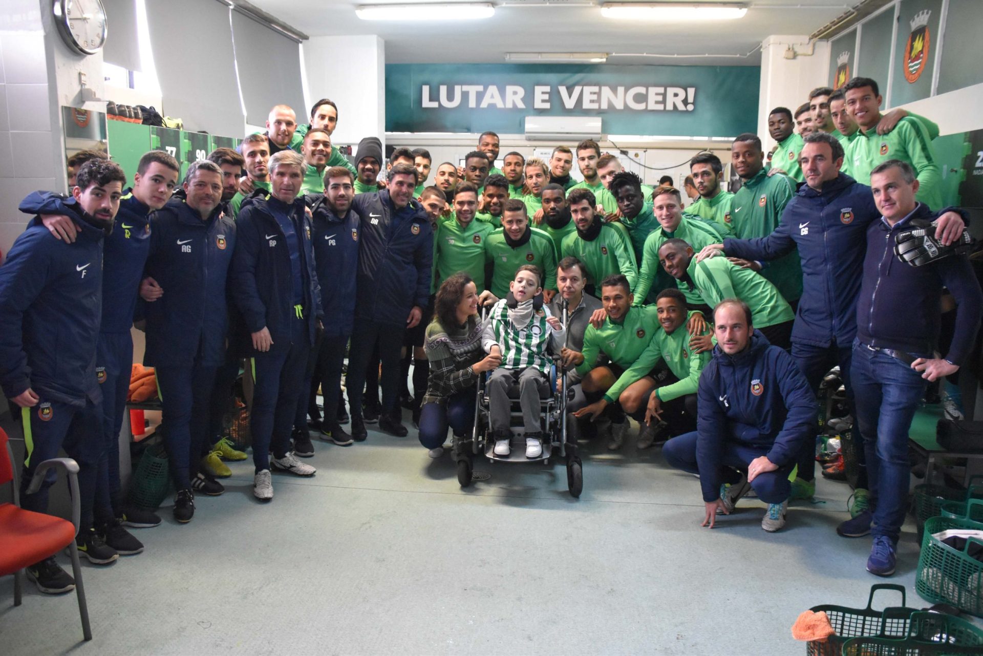 Criança com doença rara cumpre o sonho de conhecer os jogadores do Rio Ave | Vídeo