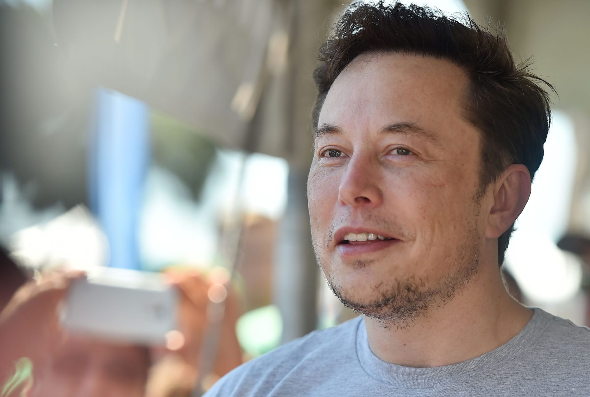 Elon Musk anuncia despedimento de três mil trabalhadores