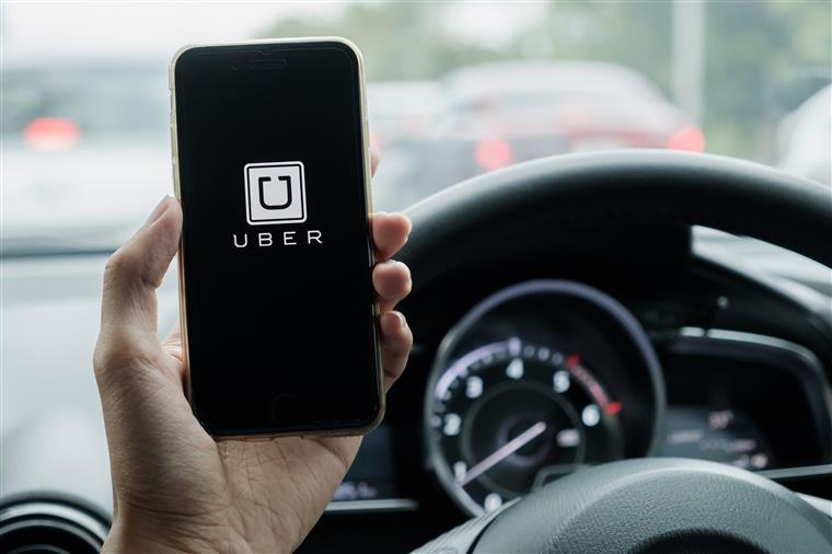 Portugueses sequestram e agridem condutor da Uber em Espanha