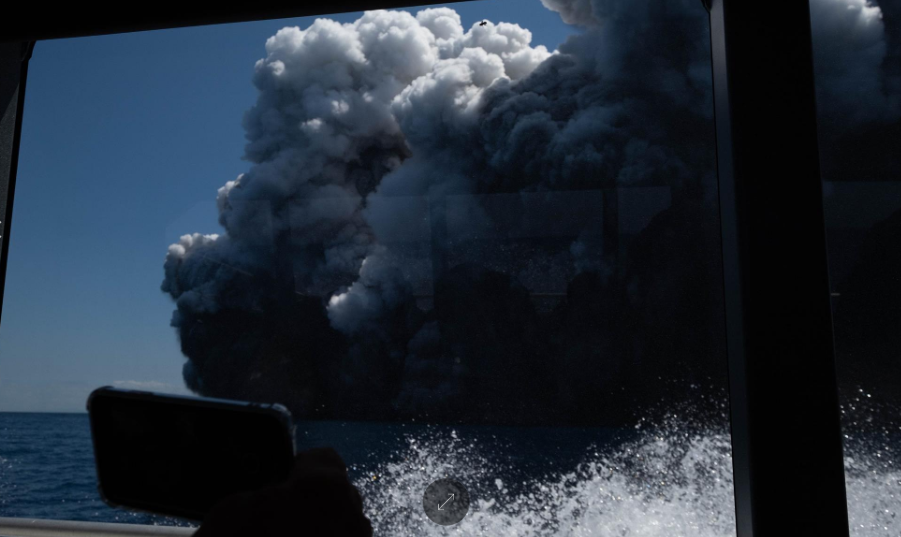 Novo risco de erupção provoca pausa nas buscas na Nova Zelândia