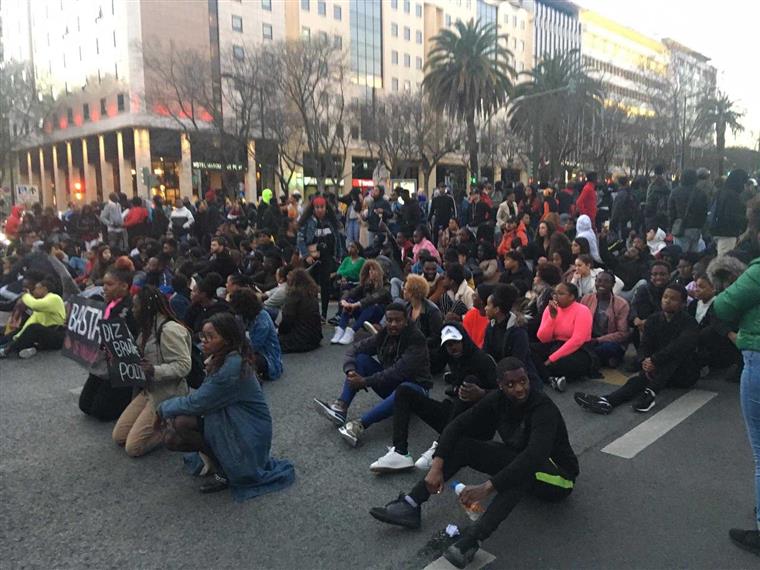 Um detido em manifestação contra a violência policial na Av. da Liberdade