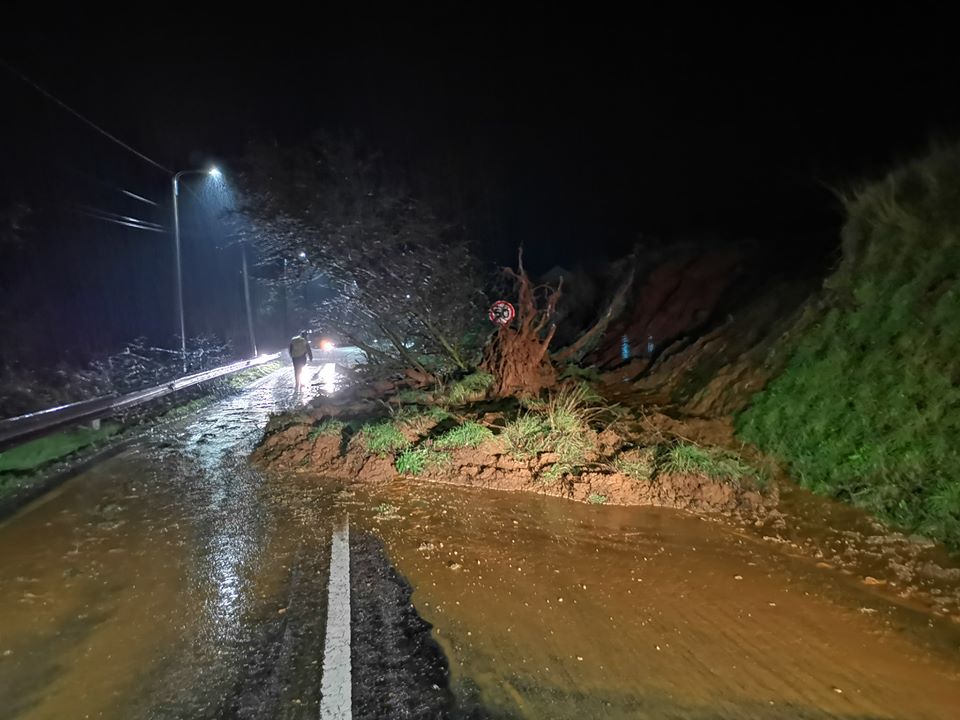 Mau tempo em Portugal já fez dois mortos e deixou 51 pessoas desalojadas