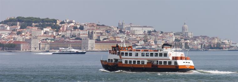 Barcos que fazem ligação entre a Trafaria e Belém suspensos