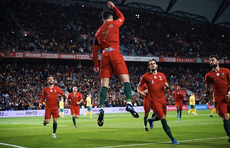 Cristiano Ronaldo vence prémio de Jogador do Ano nos Globe Soccer Awards